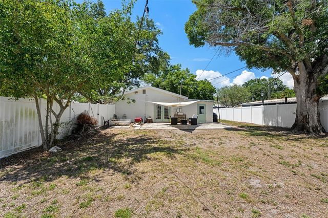 6737 LAUREL STREET N, St Petersburg, FL 33702