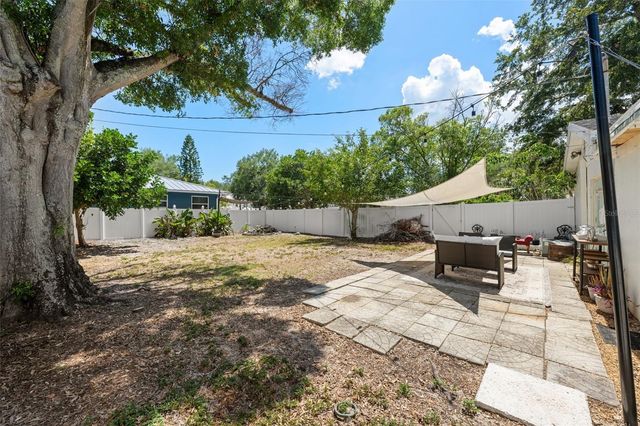 6737 LAUREL STREET N, St Petersburg, FL 33702