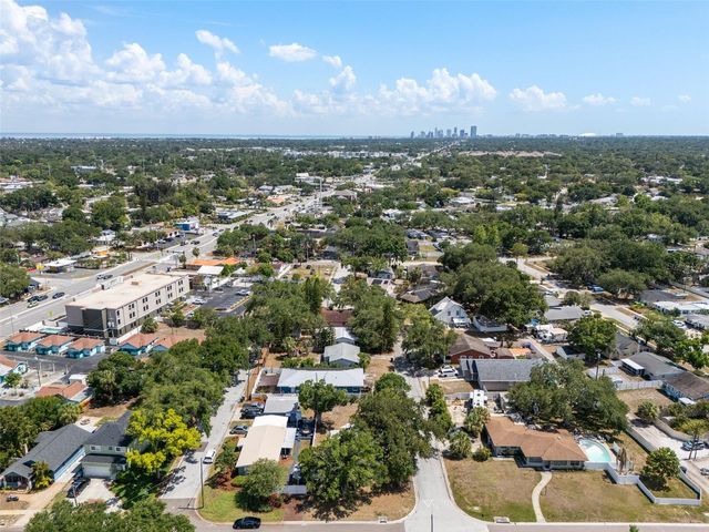 6737 LAUREL STREET N, St Petersburg, FL 33702