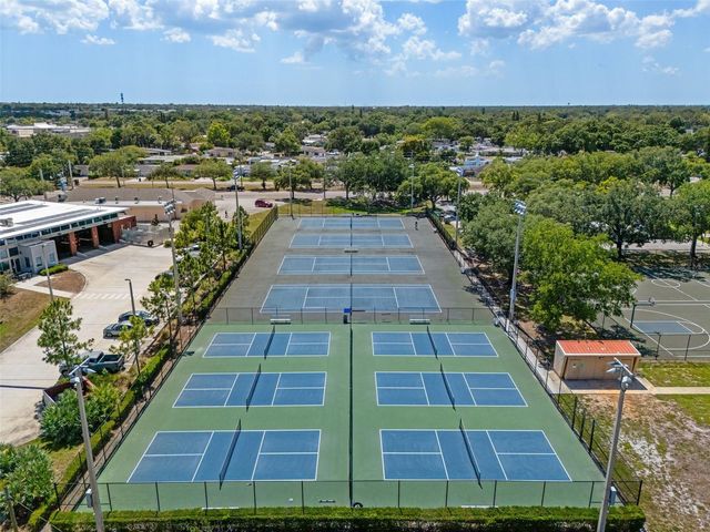 6737 LAUREL STREET N, St Petersburg, FL 33702