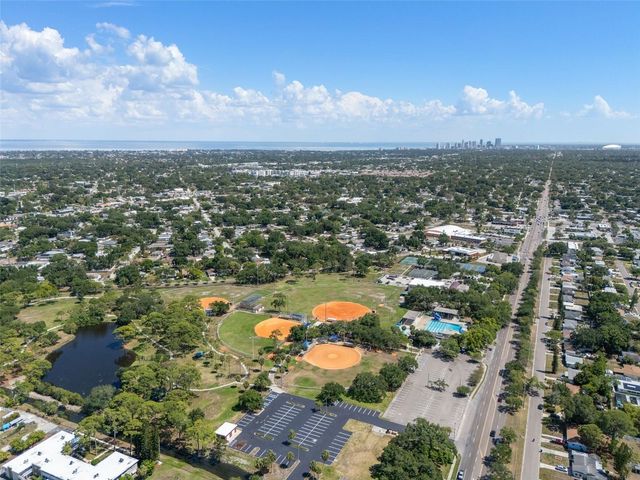 6737 LAUREL STREET N, St Petersburg, FL 33702