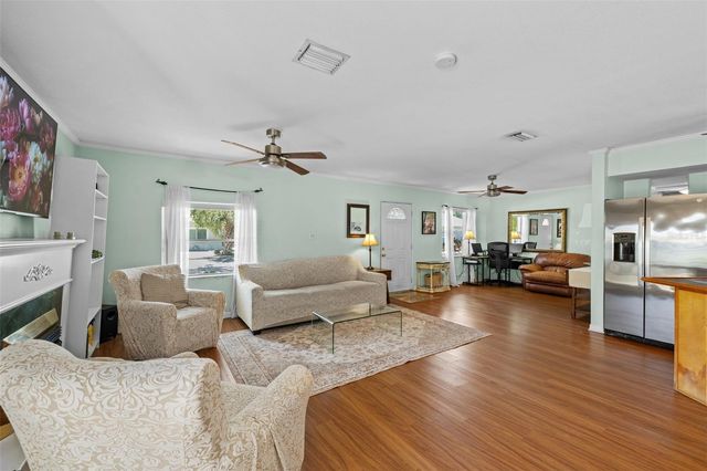 6737 LAUREL STREET N, St Petersburg, FL 33702