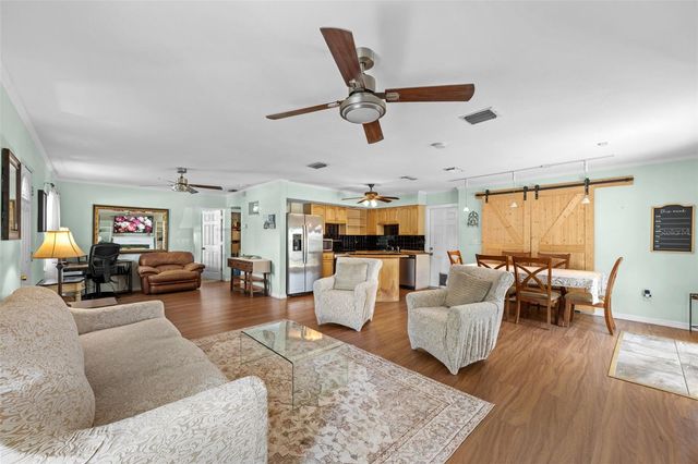 6737 LAUREL STREET N, St Petersburg, FL 33702