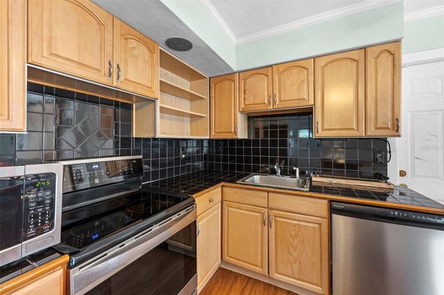 6737 LAUREL STREET N, St Petersburg, FL 33702