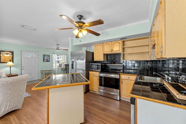 6737 LAUREL STREET N, St Petersburg, FL 33702