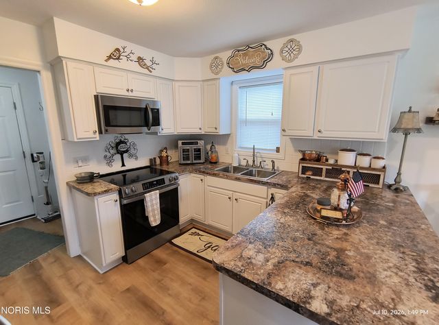 8408 Birchwood Lane, Northwood, OH 43619
