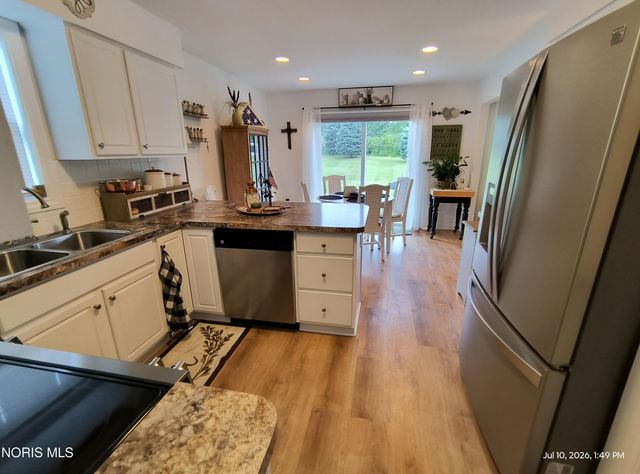 8408 Birchwood Lane, Northwood, OH 43619