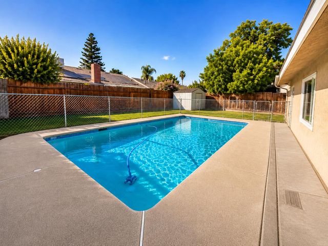 1517 Lincoln, Clovis, CA 93611