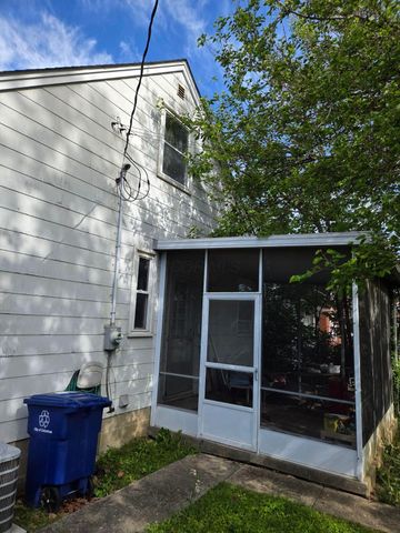 584 Chestershire Road, Columbus, OH 43204