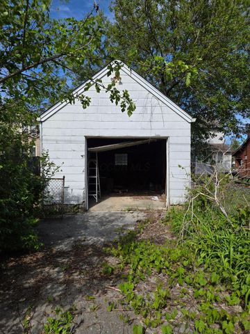 584 Chestershire Road, Columbus, OH 43204