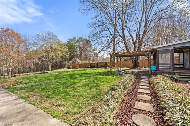 126 Maple Lane, King, NC 27021