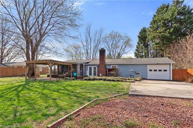 126 Maple Lane, King, NC 27021