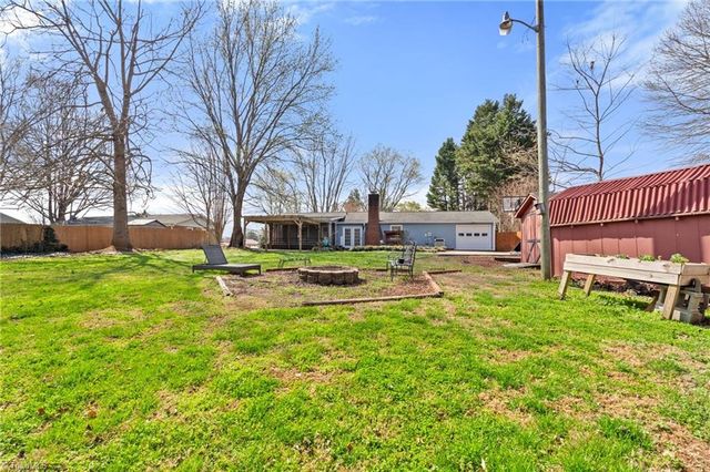 126 Maple Lane, King, NC 27021