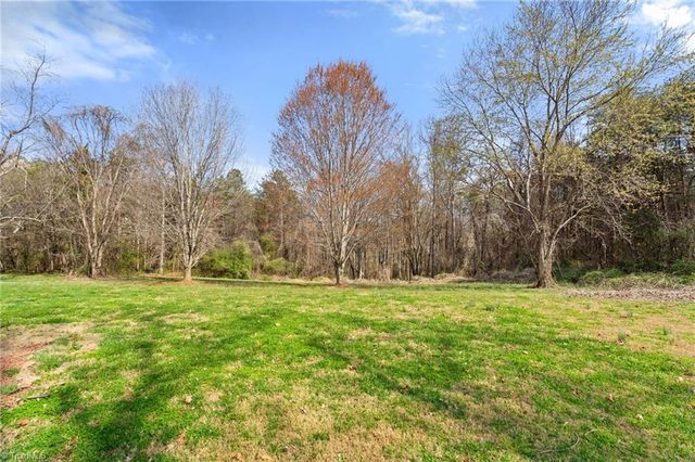 126 Maple Lane, King, NC 27021