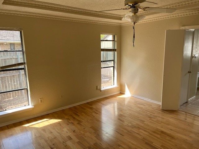 2226 Fall River Drive, Arlington, TX 76006