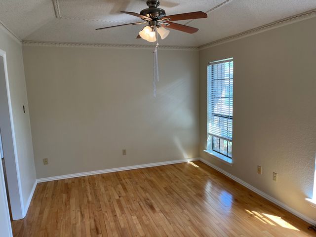 2226 Fall River Drive, Arlington, TX 76006
