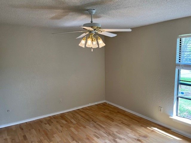 2226 Fall River Drive, Arlington, TX 76006