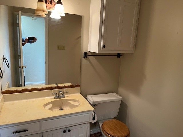 2226 Fall River Drive, Arlington, TX 76006