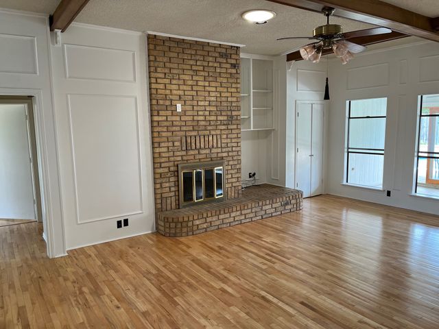 2226 Fall River Drive, Arlington, TX 76006