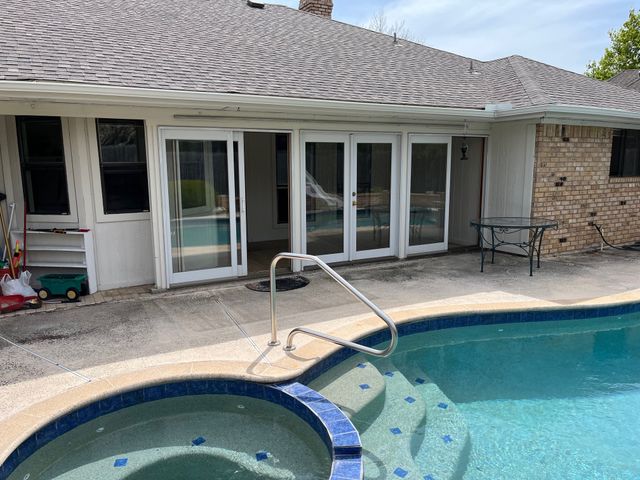 2226 Fall River Drive, Arlington, TX 76006