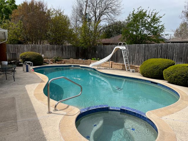 2226 Fall River Drive, Arlington, TX 76006