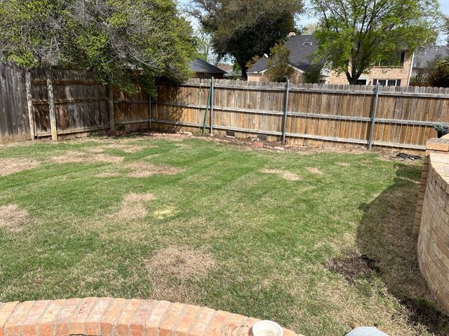 2226 Fall River Drive, Arlington, TX 76006