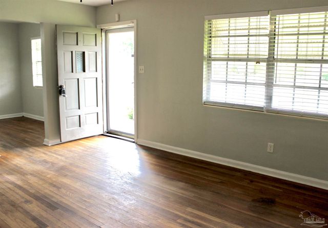 1003 E Texar Dr, Pensacola, FL 32503