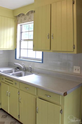 1003 E Texar Dr, Pensacola, FL 32503