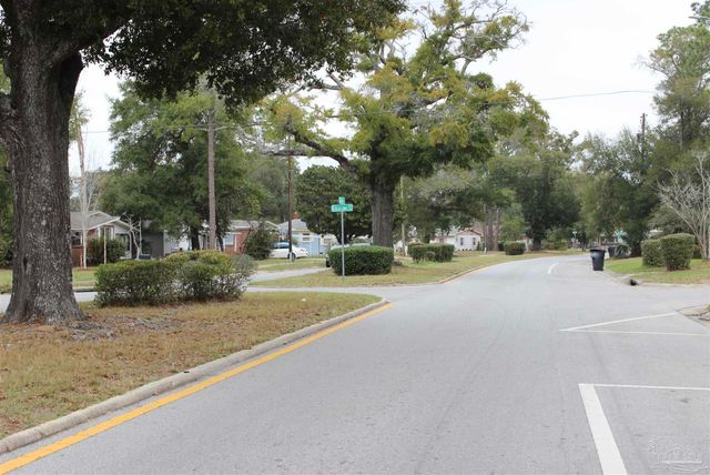 1003 E Texar Dr, Pensacola, FL 32503