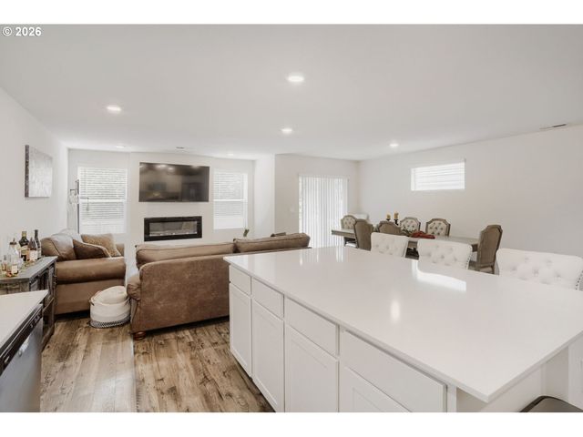 228 N 30TH Dr, Ridgefield, WA 98642