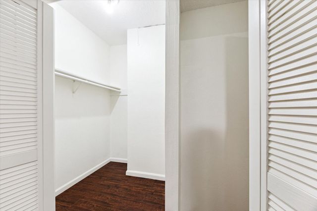 10053 Westpark Dr 307, Houston, TX 77042