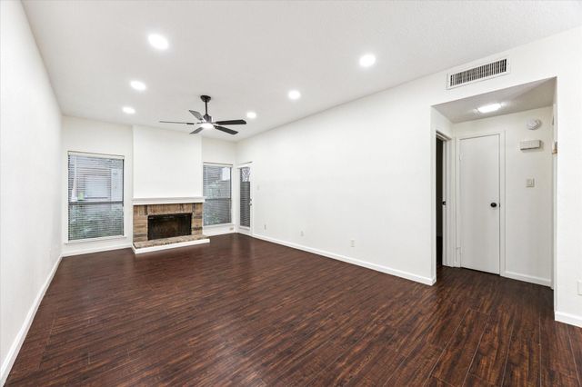 10053 Westpark Dr 307, Houston, TX 77042