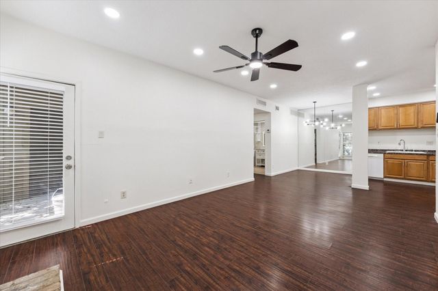 10053 Westpark Dr 307, Houston, TX 77042