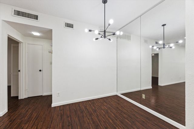 10053 Westpark Dr 307, Houston, TX 77042