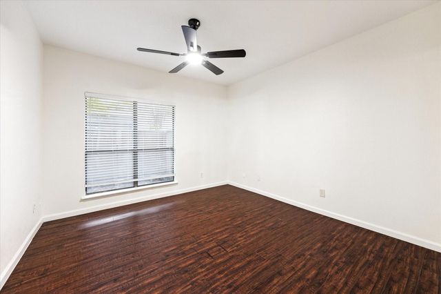 10053 Westpark Dr 307, Houston, TX 77042