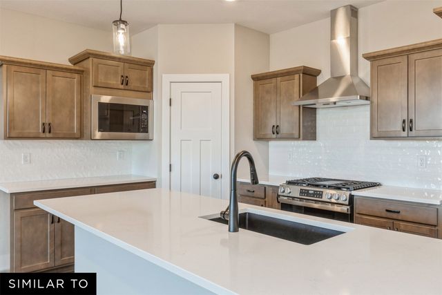 5718 NE Creek Ridge Drive, Ankeny, IA 50021