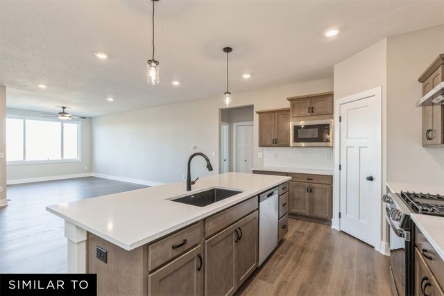 5718 NE Creek Ridge Drive, Ankeny, IA 50021