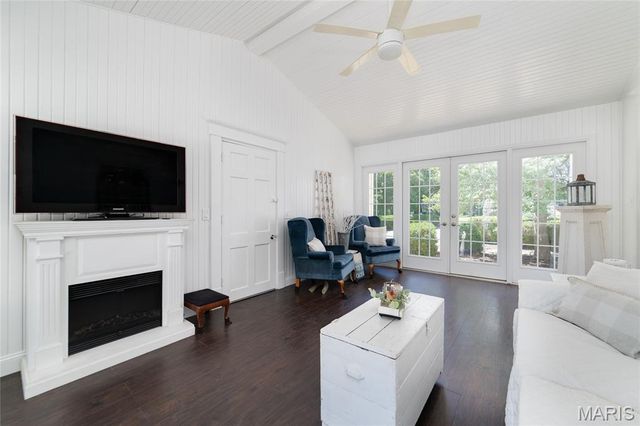 1 E Weldon Springs Heights Drive, St Charles, MO 63304