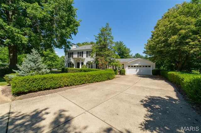 1 E Weldon Springs Heights Drive, St Charles, MO 63304
