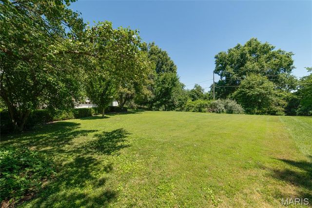 1 E Weldon Springs Heights Drive, St Charles, MO 63304