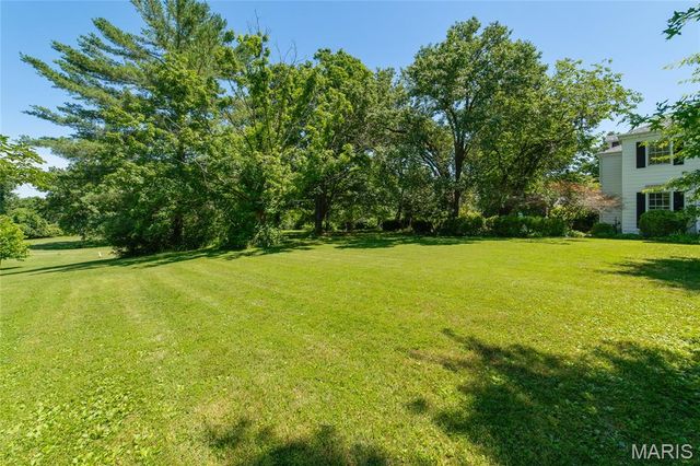 1 E Weldon Springs Heights Drive, St Charles, MO 63304
