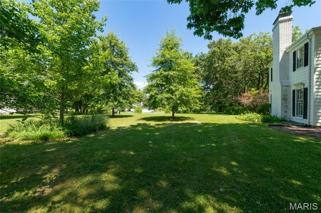 1 E Weldon Springs Heights Drive, St Charles, MO 63304