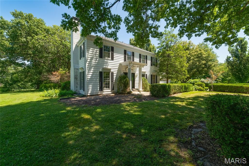 1 E Weldon Springs Heights Drive, St Charles, MO 63304