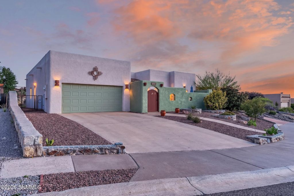 2540 Scenic Crest Loop, Las Cruces, NM 88011