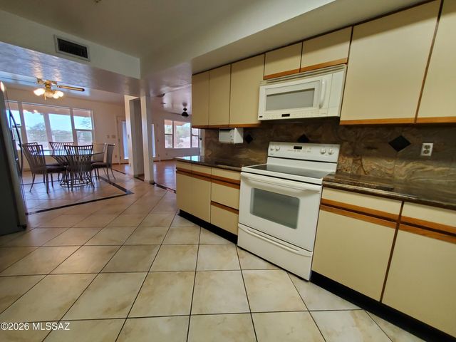 6400 E Calle Cavillo, Tucson, AZ 85750