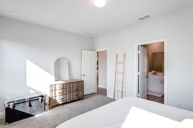 425 Passenger Trail, Fort Worth, TX 76131