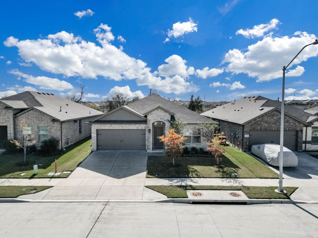 425 Passenger Trail, Fort Worth, TX 76131