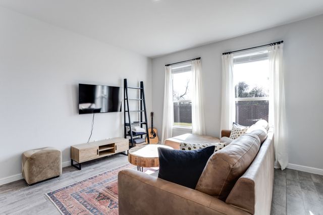 425 Passenger Trail, Fort Worth, TX 76131