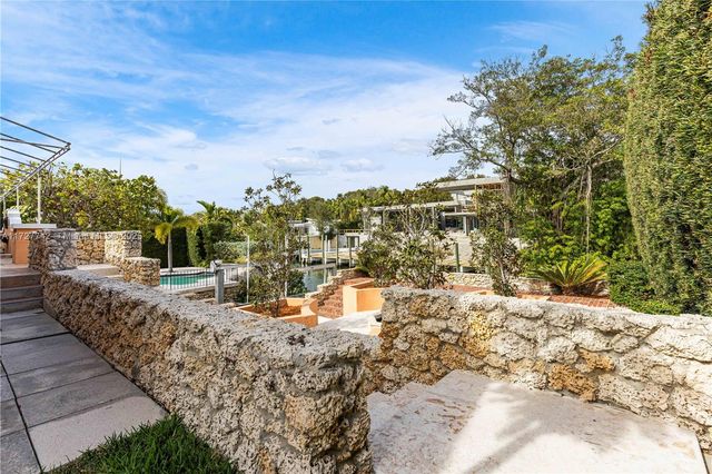 1181 S Alhambra Cir, Coral Gables, FL 33146