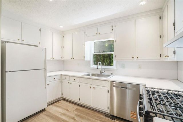 3054 Periwinkle Drive, Snellville, GA 30078